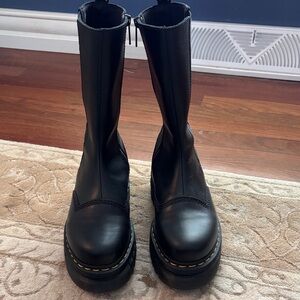 Dock Martens black size 8. NWOT